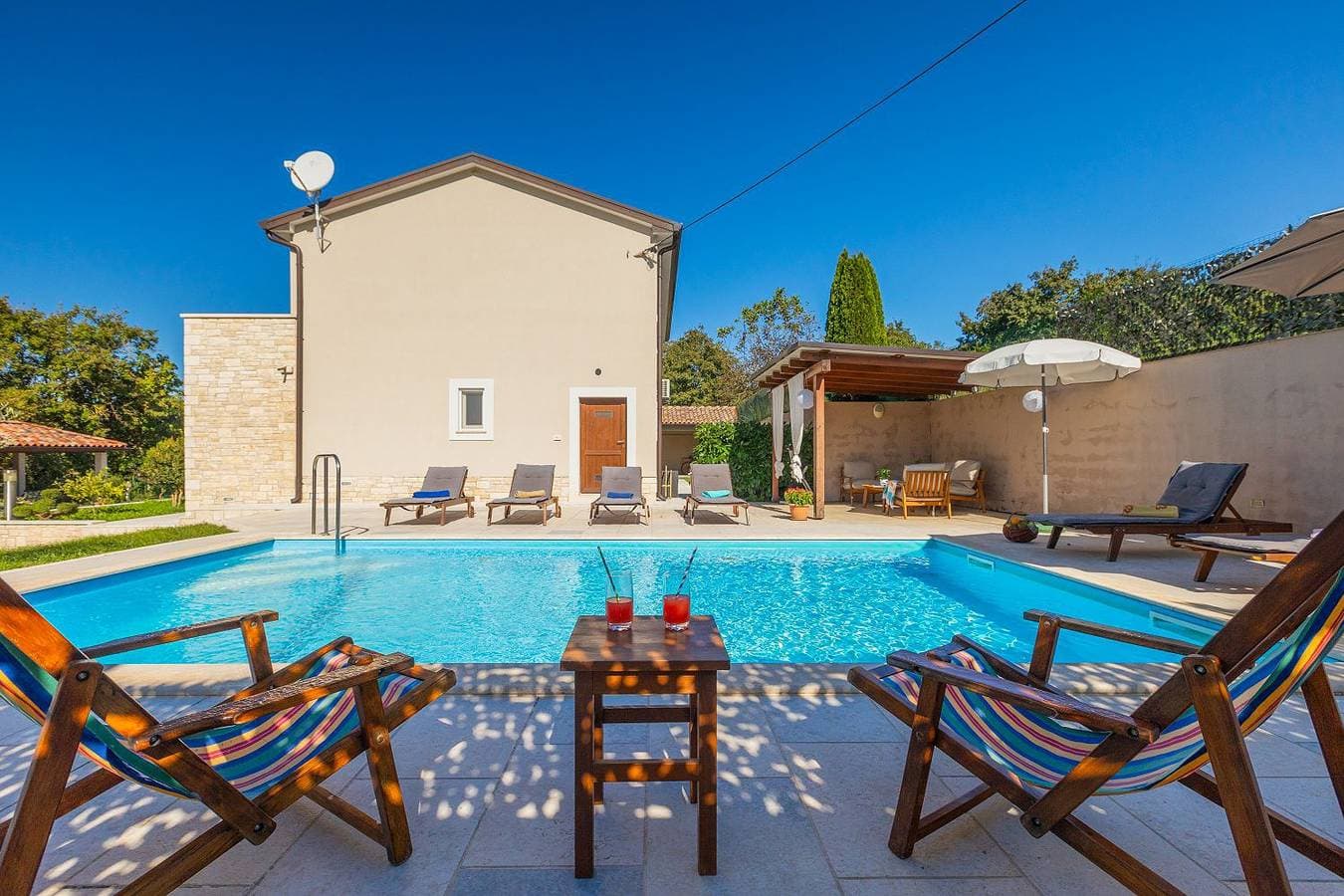 Foto 3 von 40: Traumhafte Finca mit Tischtennis, Spielplatz, Basketballplatz, Privatpool, Outdoor-Kueche