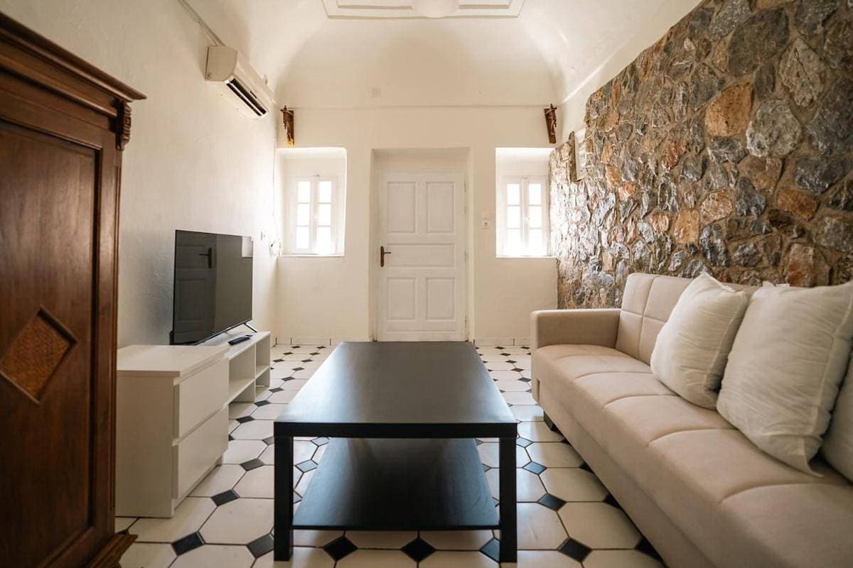Authentic Santorini Home - Emporio Village by ΜΡS 1