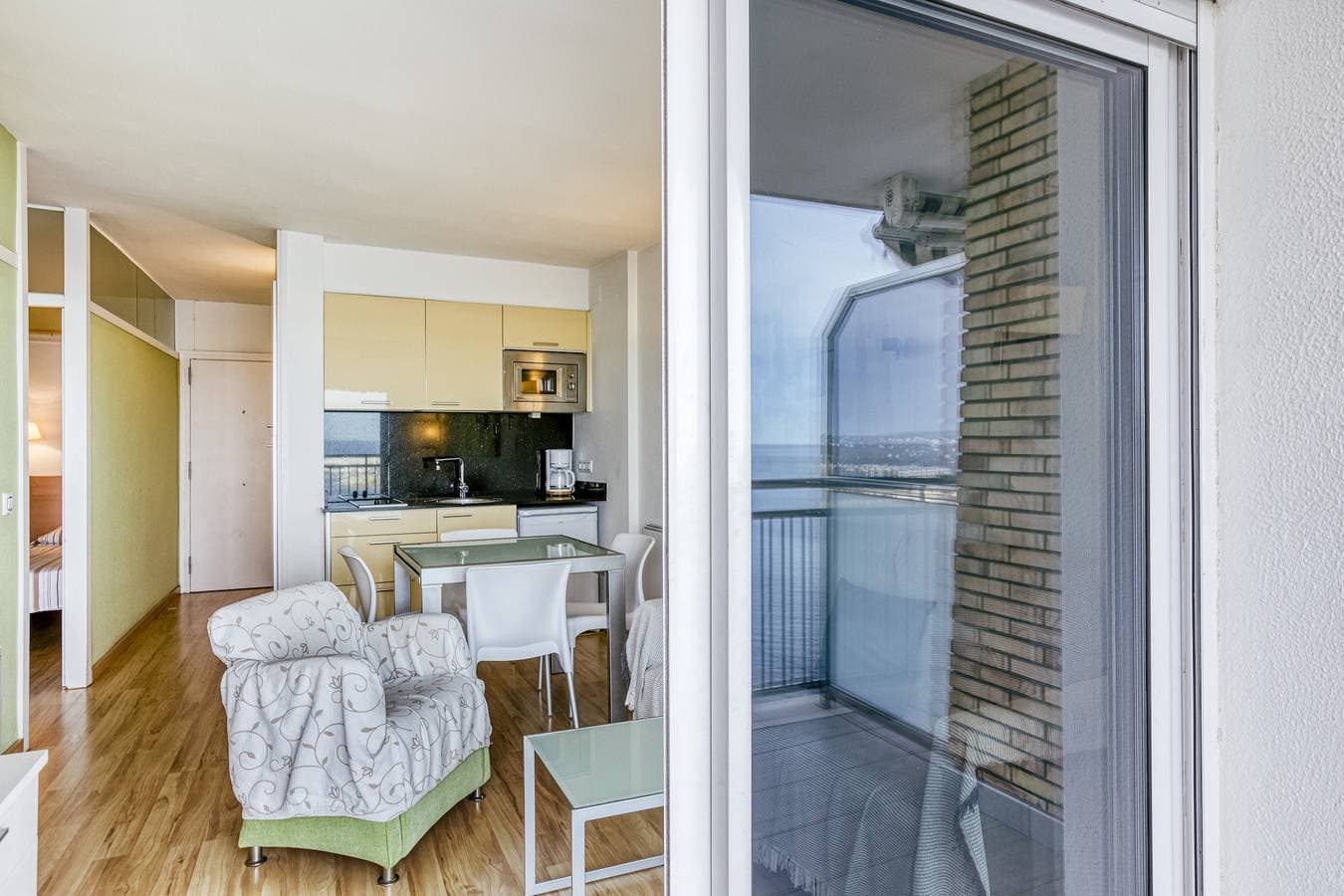 Foto 9 von 34: Ferienwohnung 'Marinada' mit Meerblick, Gemeinschaftspool und WLAN