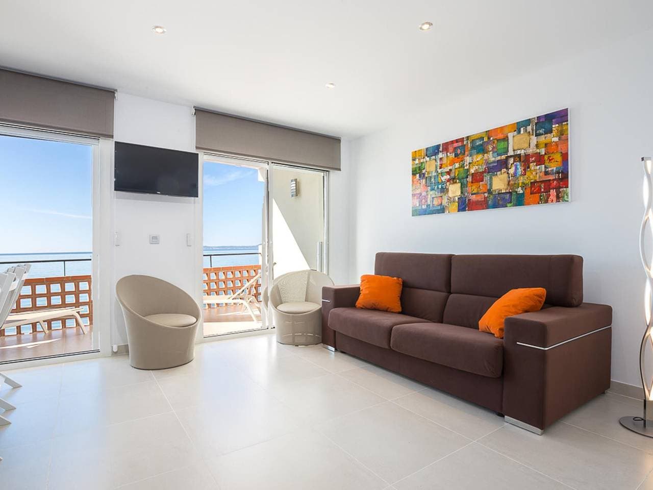 Foto 2 von 34: Designer-Ferienwohnung, direkt am Meer, mit Panorama-Blick, modernen Annehmlichkeiten und WLAN