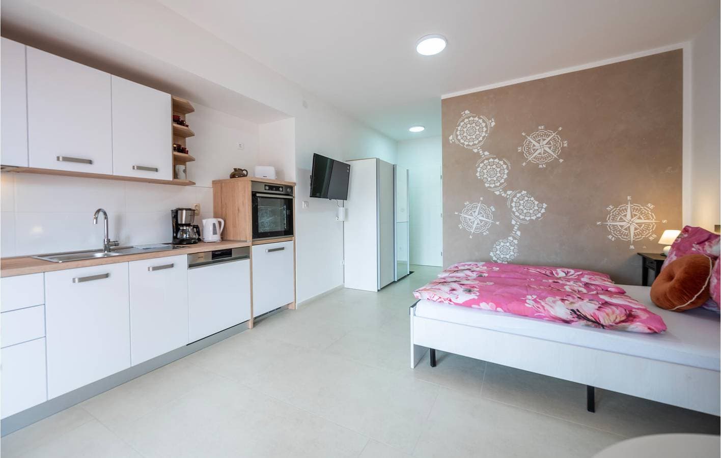 Foto 6 von 29: Reizende Ferienwohnung mit Pool, Terrasse und nur 2 km von Bijela Plaža entfernt