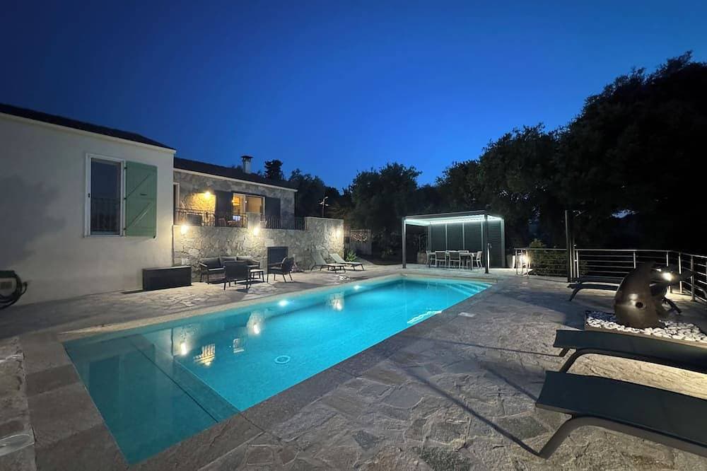 Komfortable Villa im Herzen eines Gartens mit Olivenbäumen. 1