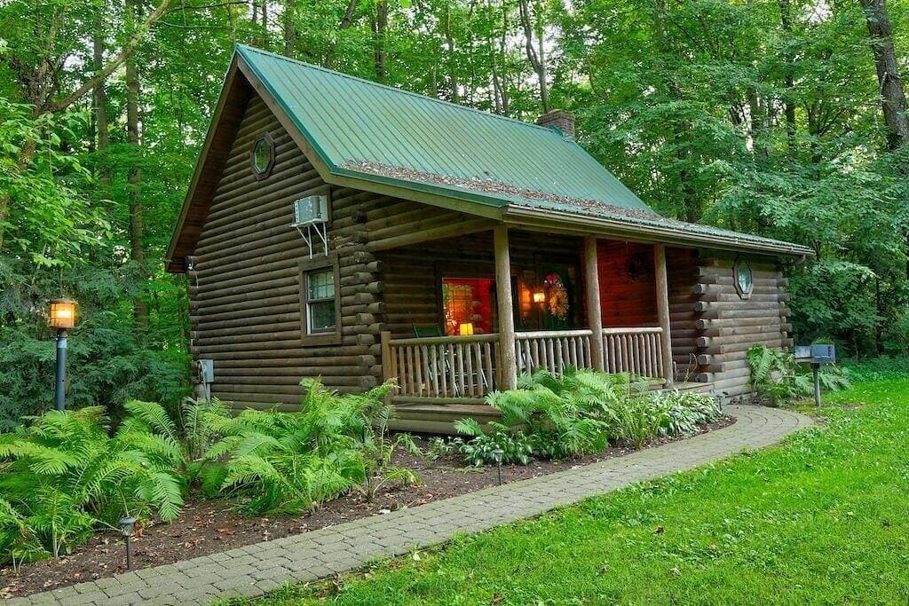 Foto 4 von 32: # 1 Cabin Resort - Whirlpool, Kamin, voll ausgestattete Küche, Whirlpool, Feuerstelle im Freien