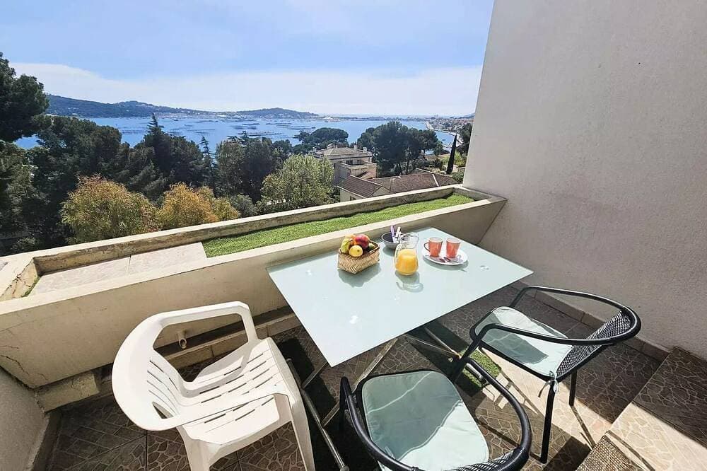 Residence Port Tamaris - Superb sea view, on the top floor with elevator, residence with swimming po... 1