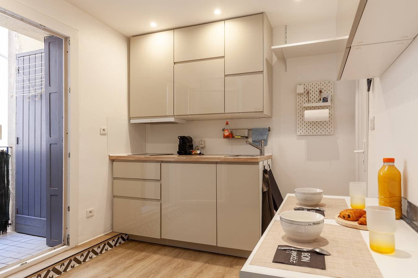 Foto 9 von 20: Appartement 'Joli T2 Au Cœur Des Rues Piétonnes' mit Balkon und Klimaanlage
