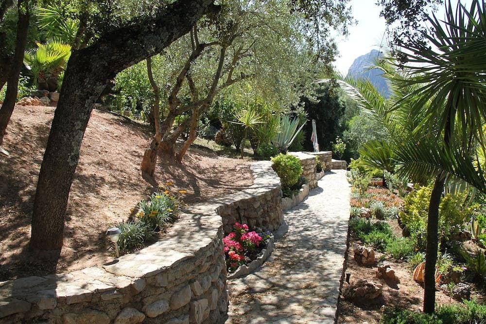 Foto 6 von 30: Kleines Paradies mit großem bewaldetem Garten für Naturliebhaber