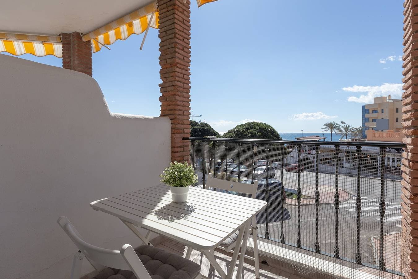 Foto 11 von 32: Ferienwohnung 'Lovely Seaview' mit Pool, Wi-Fi & Terrasse