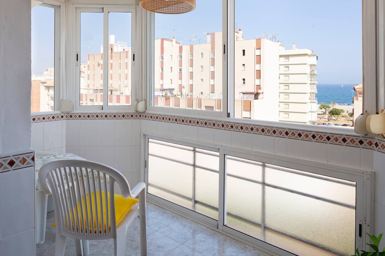 Foto 3 von 25: Studio-Apartment 'Torre Del Mar' mit Meerblick, WLAN und Klimaanlage