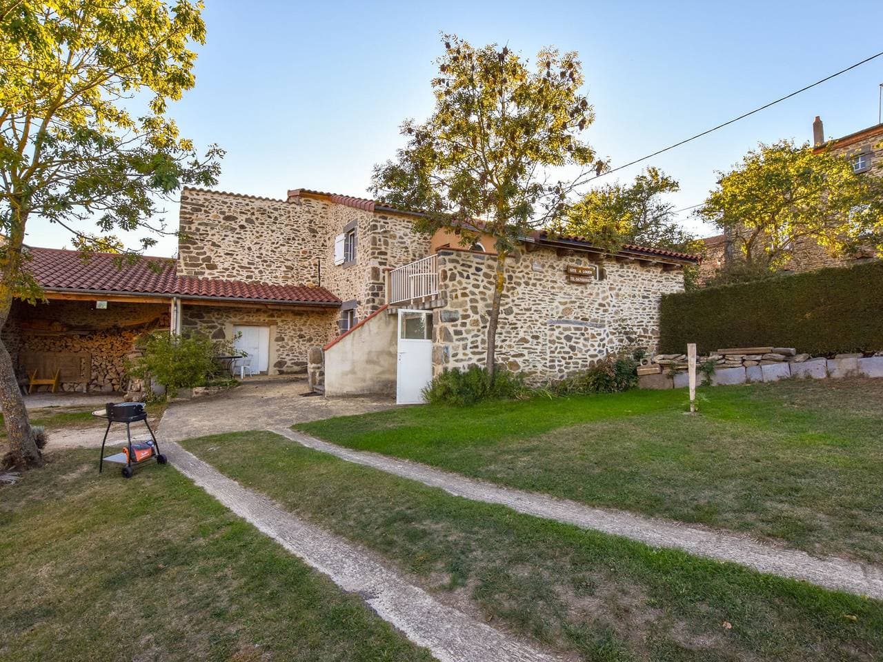 Ferienhaus in Saint-Beauzire mit Garten, überdachte Terrasse 1
