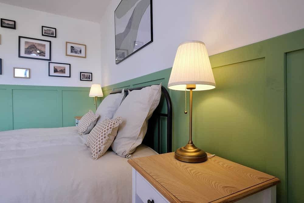Foto 5 von 12: D-Day Suites - carentanlocation.fr: Avallon Downtown, 2 people, 2 minutes from the train station