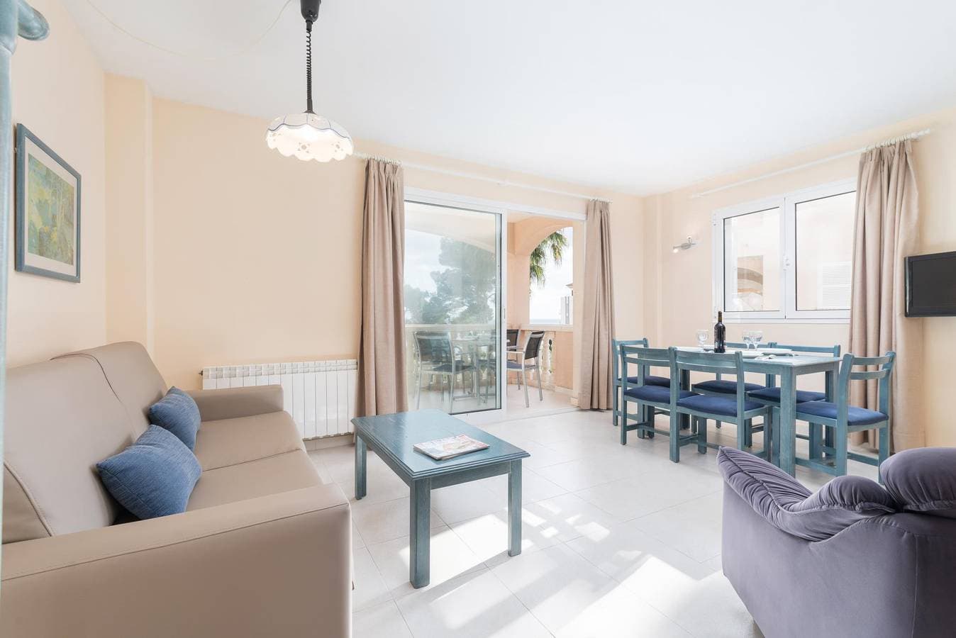 Foto 7 von 24: Oro Del Mar IV Apartamento O5- Das Apartment ist nur 340m vom Strand entfernt und hat einen Gemeinschaftspool. WiFi gratis