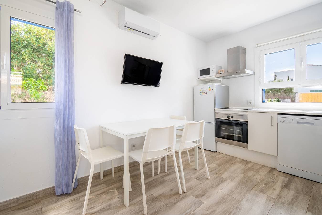 Foto 8 von 27: Ferienhaus 'Gemütliches kleines Haus in Meeresnähe' mit privater Terrasse, Wi-Fi und Klimaanlage