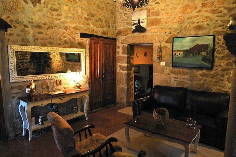 Foto 2 von 30: As Seis Chemineas Rural Vacation Home
