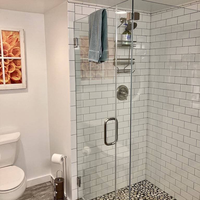 Foto 11 von 22: Modernes, brandneues Zuhause, großartige Lage mit Salzwasserpool und Whirlpool!