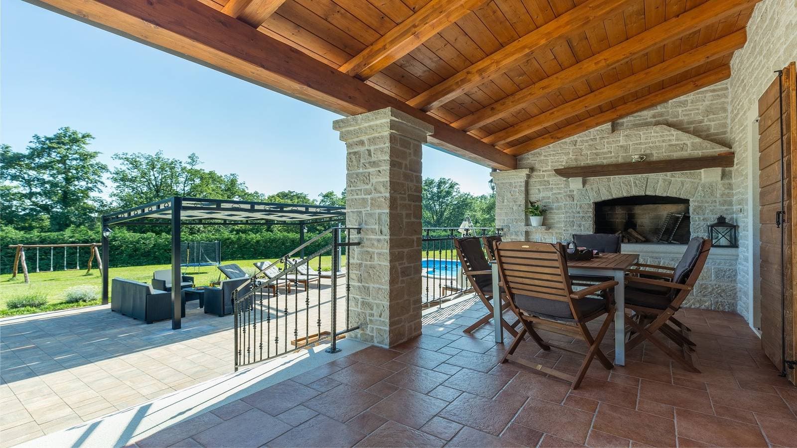 Foto 4 von 40: Moderne Villa Elida mit Schwimmbad