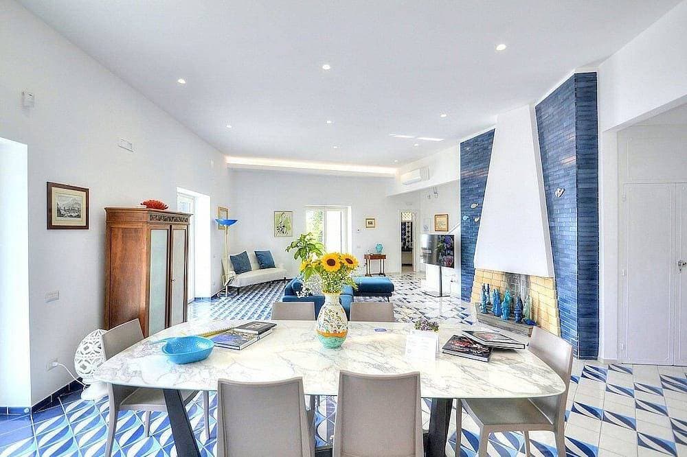 Foto 6 von 30: Villa Teti: A bright three-story villa built sheer above the sea, with Free Wi-Fi.
