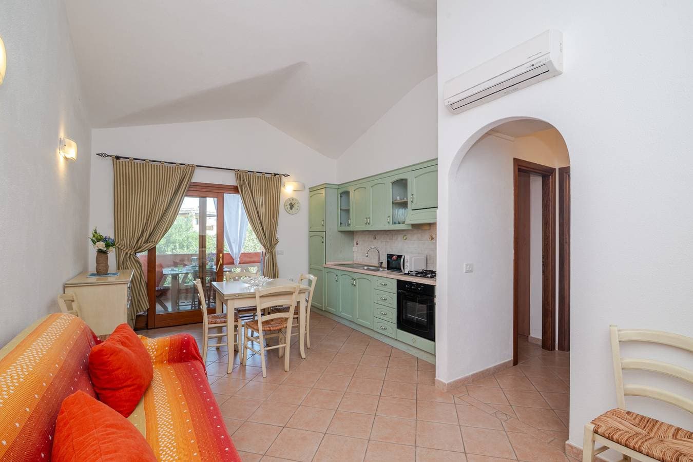 Foto 4 von 26: Apartment 'Trilocale I Graniti San Teodoro' mit privater Terrasse und Klimaanlage