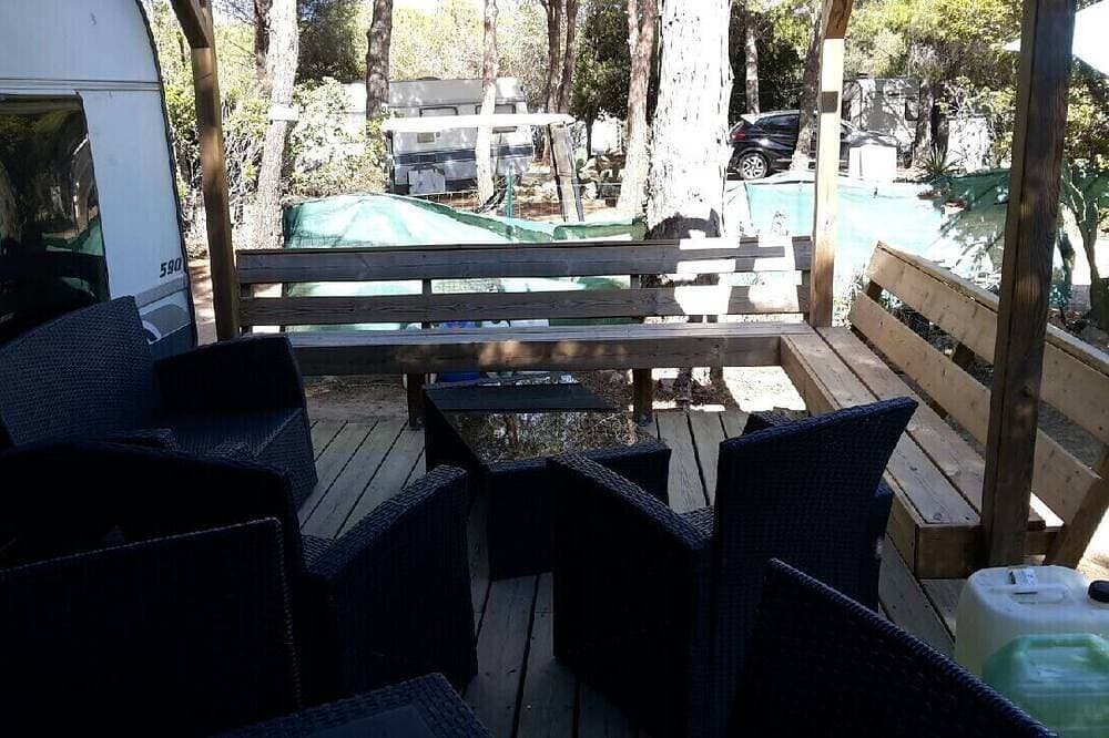 Foto 12 von 12: Charming fully-equipped caravan in Porto Vecchio by the sea