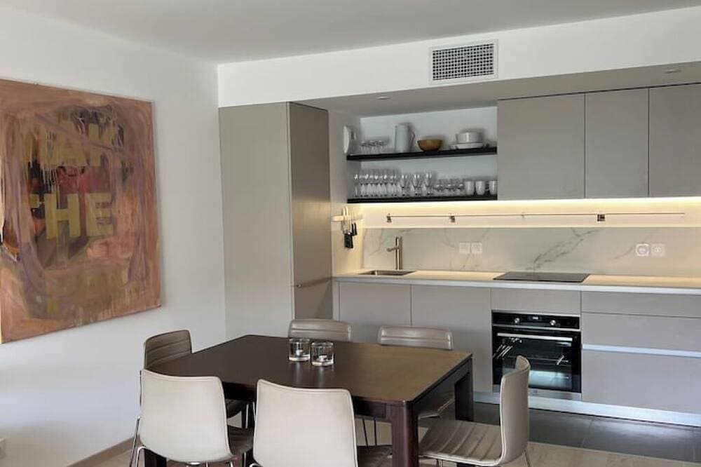 Foto 12 von 27: New 3 beds apartment in Old town Antibes. Garage