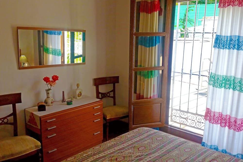 Foto 3 von 30: Classic Andalusian Villa, Surrounded By Orange Trees, Fountains. Private Pool.