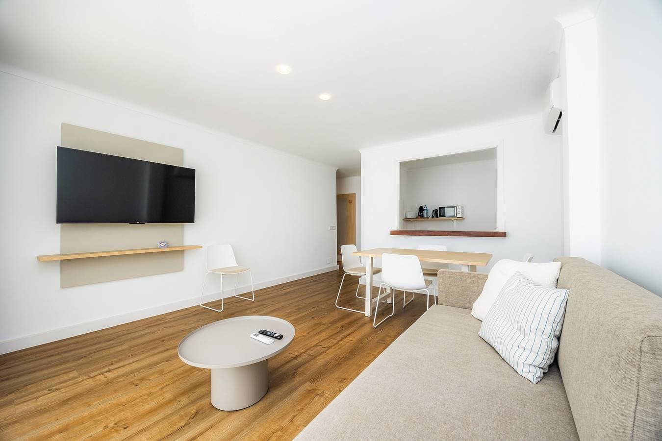Foto 4 von 29: Ferienwohnung 'Apartament Massanet 1c' mit Balkon, WLAN und Klimaanlage
