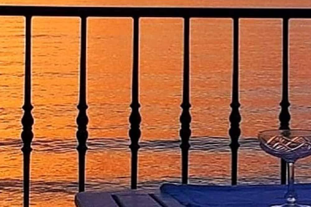 Eine Terrasse am Meer 1