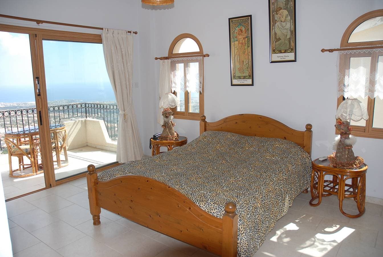 Foto 3 von 36: Peyia Villa mit Meerblick, privatem Pool und Garten