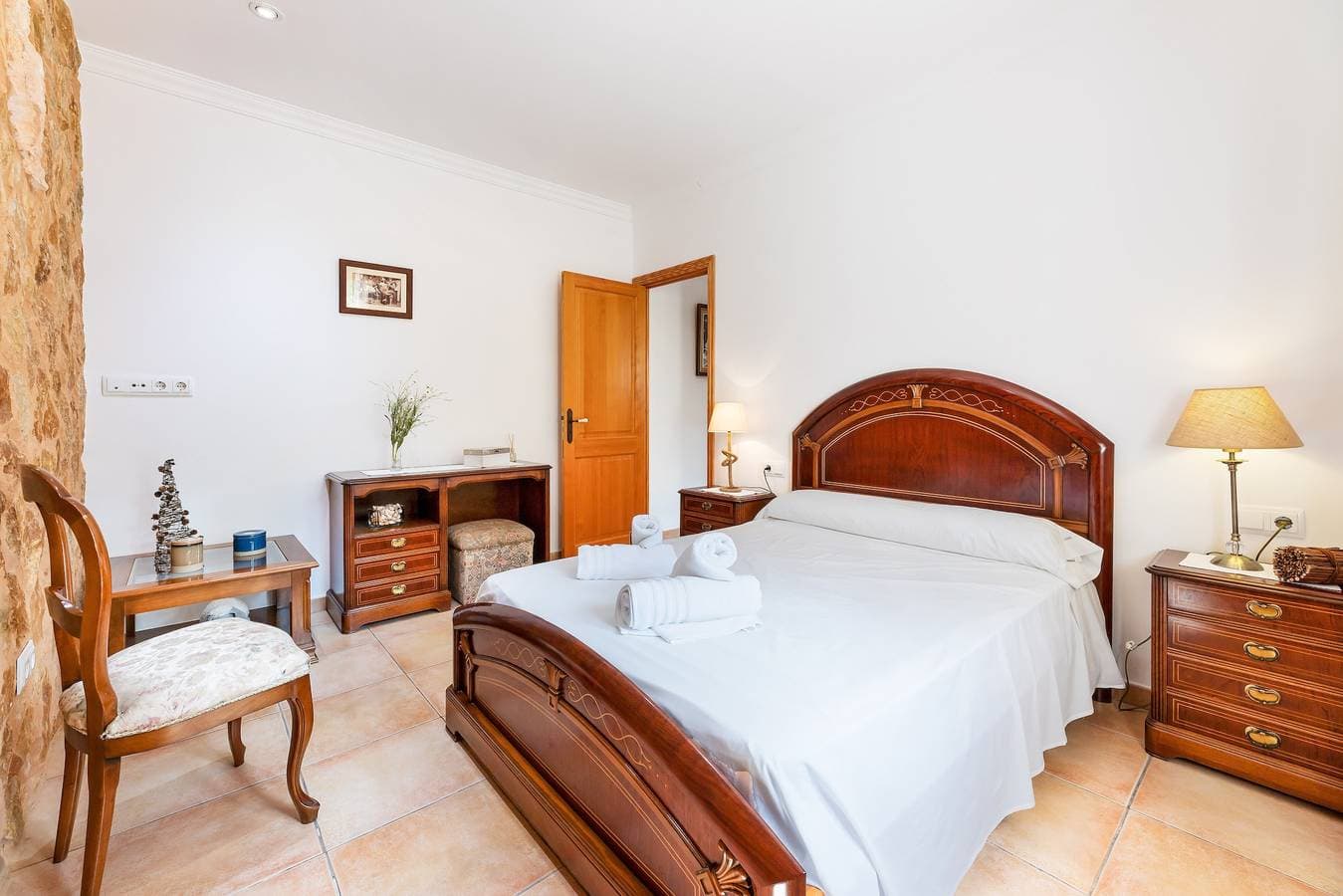 Foto 12 von 26: Villa 'Can Mirló' mit Bergblick, Pool und WLAN
