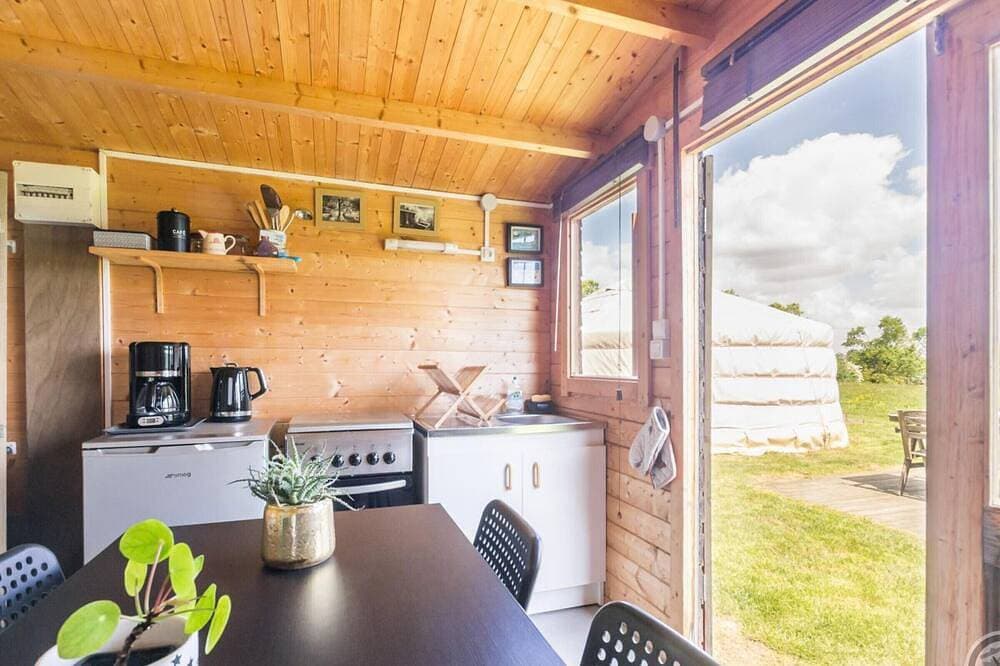 Foto 11 von 17: Yurt-Aufenthalt mit Terrasse und Panoramablick in Denneville
