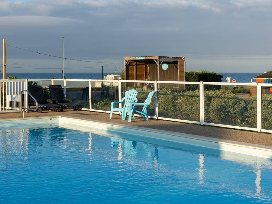 Foto 7 von 30: Camping Paradis - La Baie de Ploemeur - Mobilheim 2 personen - Mobil Home Komfort + 1 Zimmer 2 Personen, 16 m² (Modell 2020)