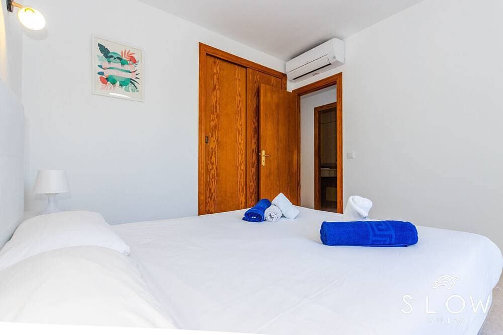 Foto 3 von 27: Cala Mendia Beach House 2 es with direct access to the beach and sea views