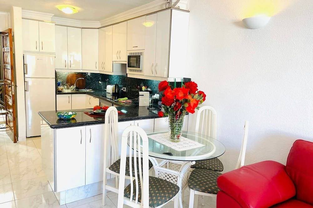 Foto 10 von 30: Parque Santiago 1-2 bed 2 bath-sea front-Pool view. step free access.
