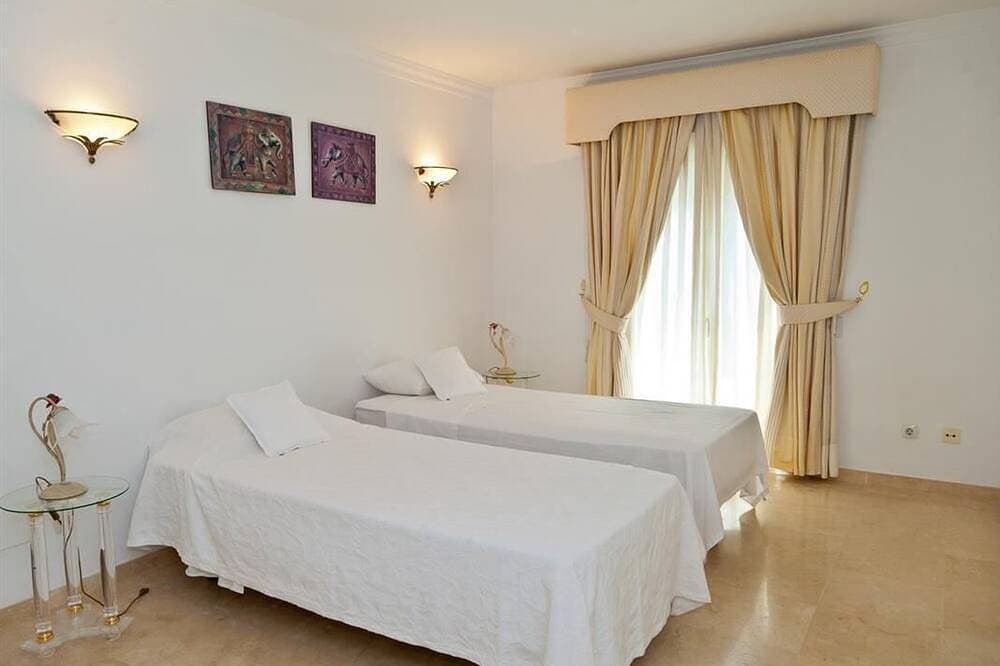 Foto 7 von 24: Schöne Familienvilla mit Pool direkt am Meer, Gegenüber Nikki Beach in der Nähe von Don Carlos