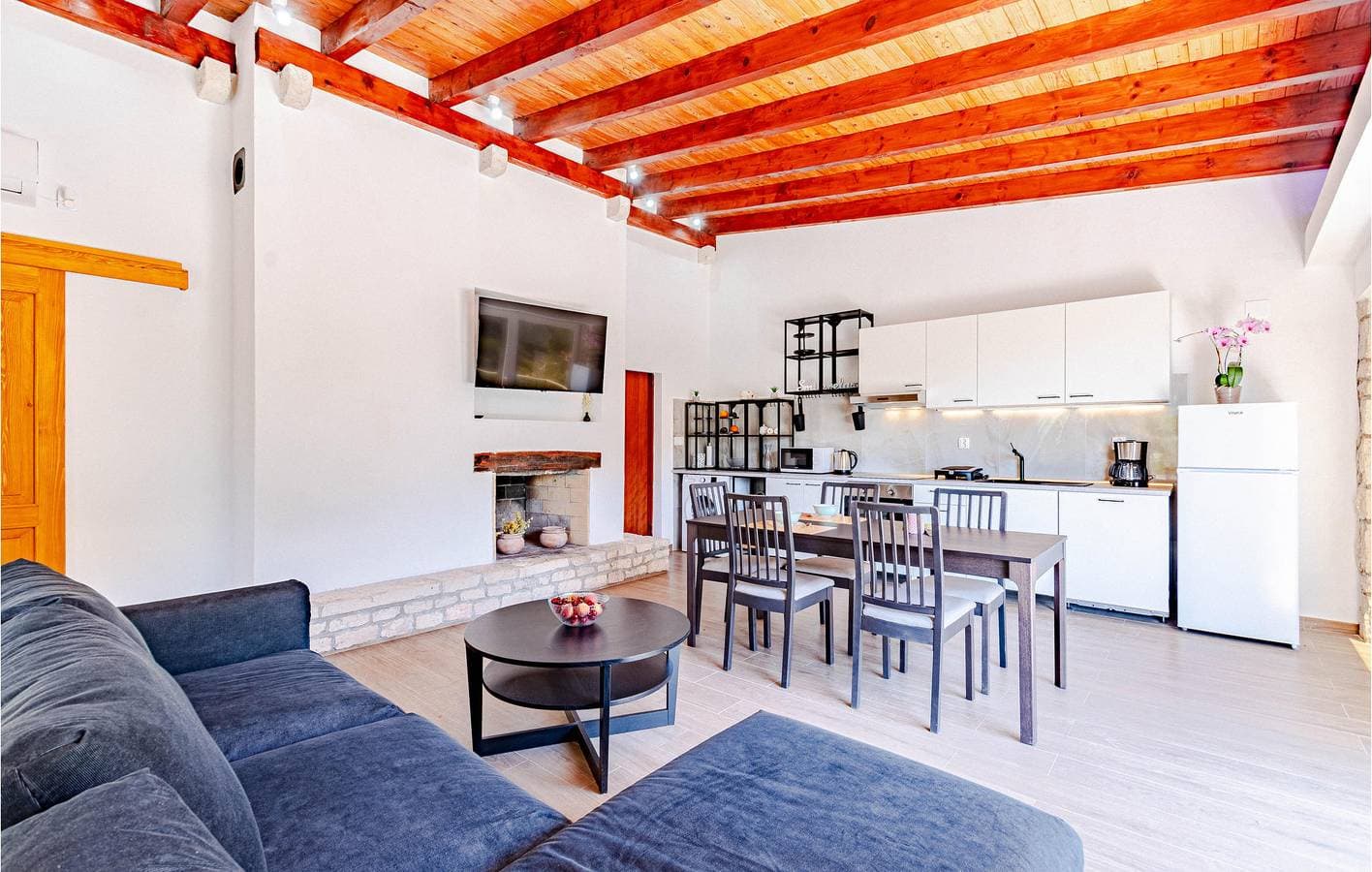 Foto 11 von 41: Seaside Retreat: Gemütliche Ferienwohnung mit Terrasse, Küche und kostenlosem Parkplatz