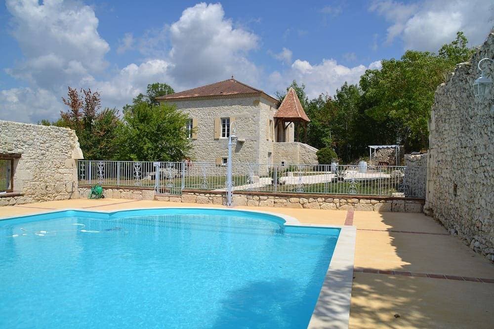 Herrenhaus mit Pool für 17 Personen in der Nähe eines kleinen Dorfes von 82 1