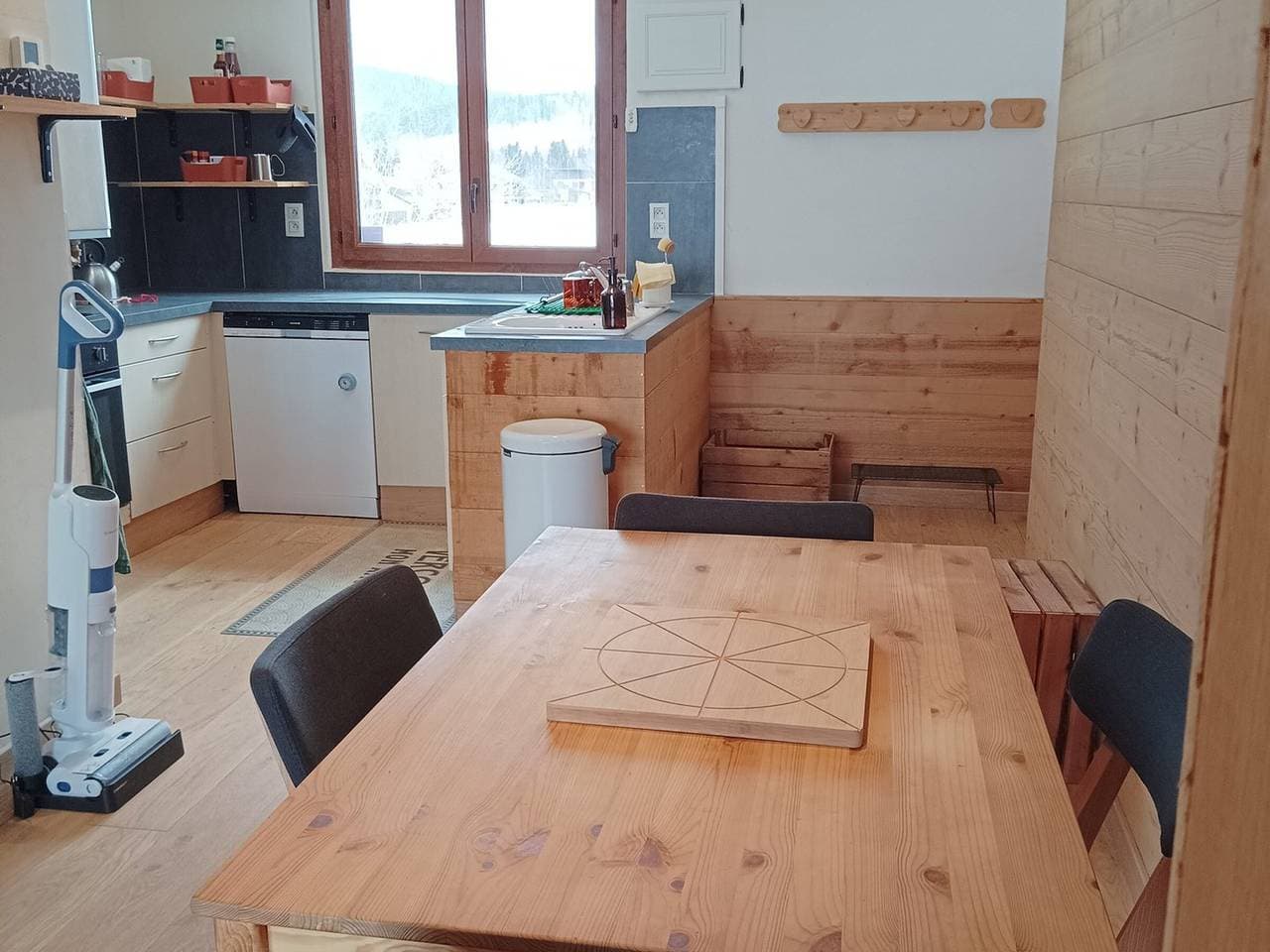 Foto 3 von 12: Renovierte Wohnung im Herzen des Vercors in Autrans, bis zu 5 Pers, sonnige Terrasse
