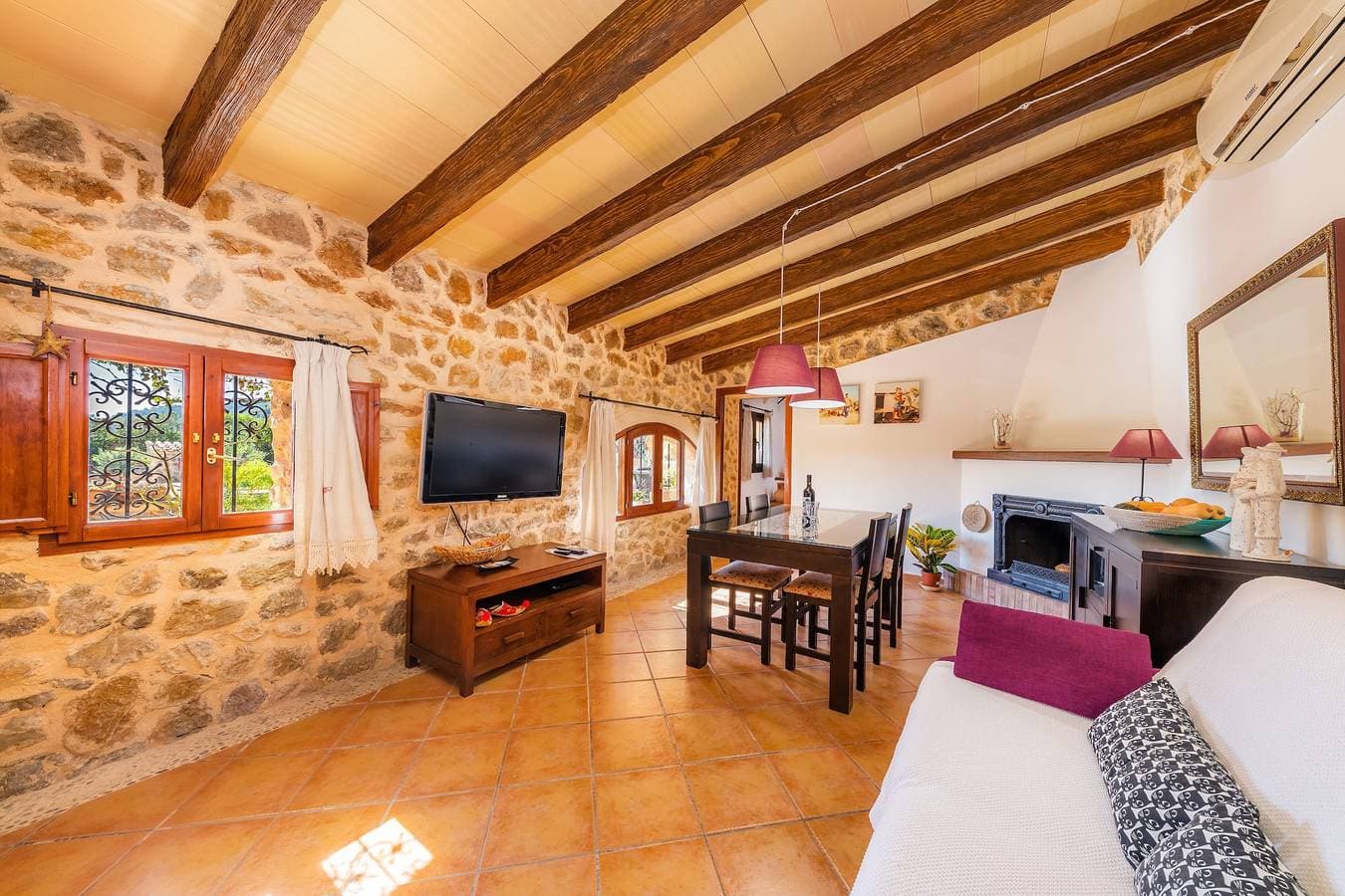 Foto 9 von 25: Ferienhaus "Ca Sa Padrineta" mit WLAN, Klimaanlage, Pool, Garten und Terrasse