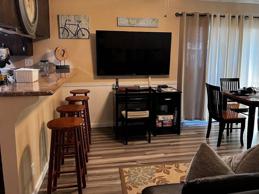 Foto 12 von 19: Comfortable, convenient 2Br 2Ba apt in Alameda