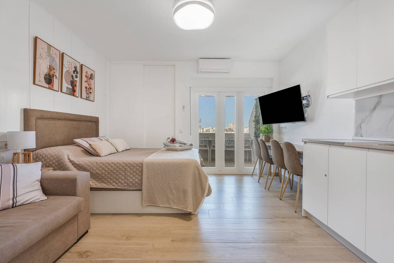 Foto 4 von 23: Studio 'Benal Beach Sea View' mit Gemeinschaftspool, WLAN und Klimaanlage