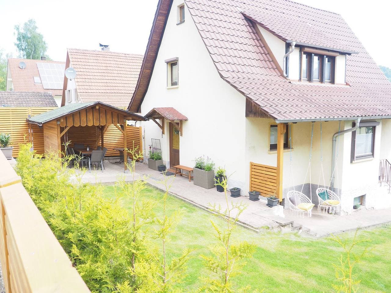 Foto 3 von 19: Ferienhaus 'Im Weindorf -4 Erw 2 Ki-' mit Bergblick, privater Terrasse und Wi-Fi