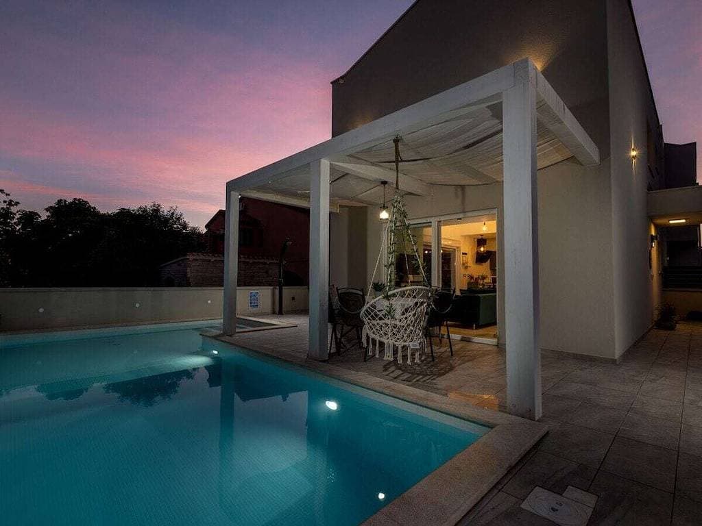 Ferienhaus in Peroj mit Schwimmbecken 1