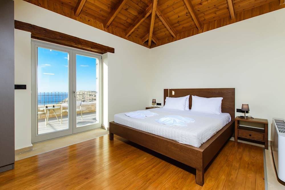 Foto 7 von 30: Villa Kalithea, with indoor heating pool, unlimited sunset views to the ocean.