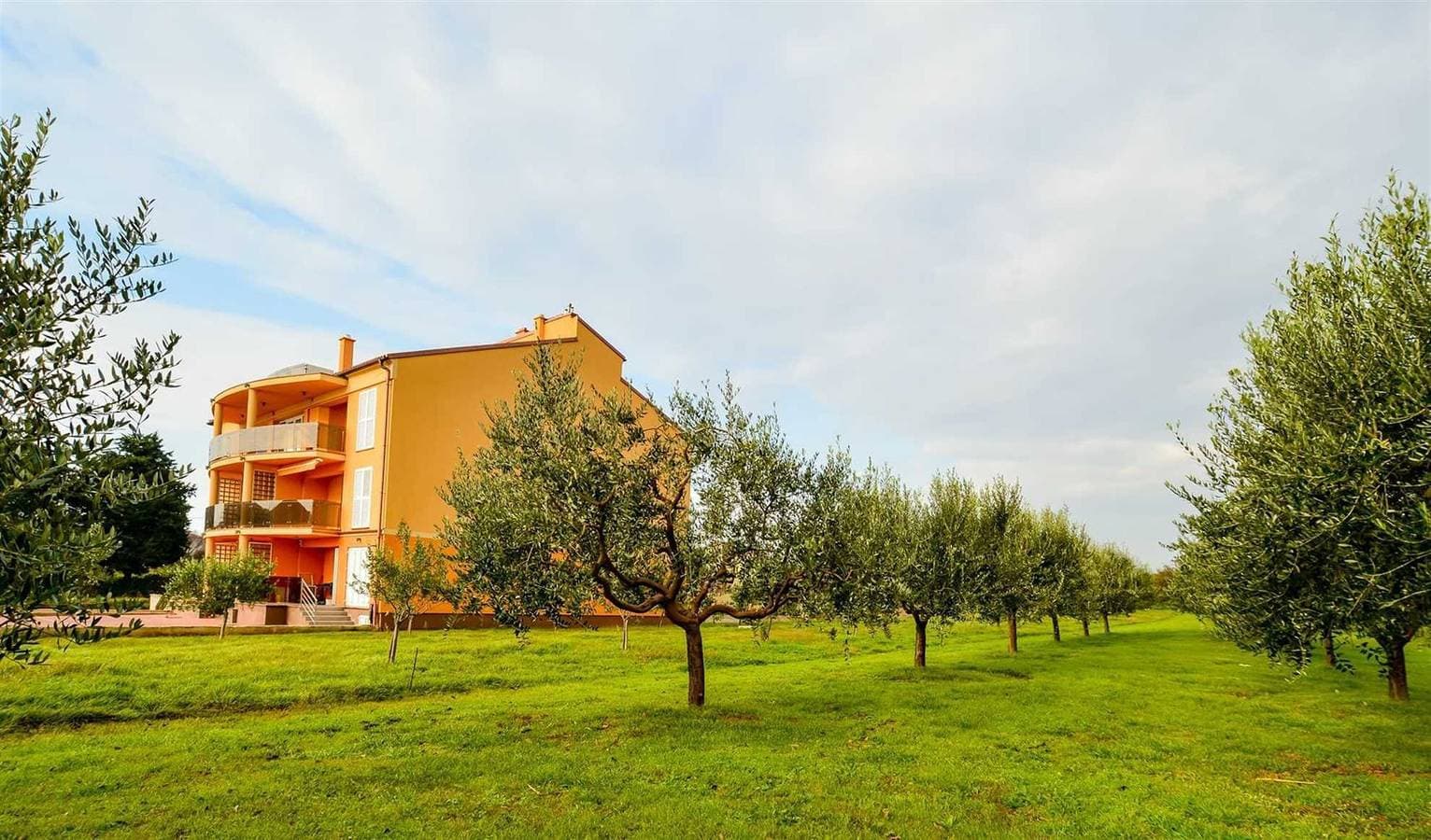 Foto 4 von 29: Gemütliches Apartment mit zwei Schlafzimmern und privatem Parkplatz