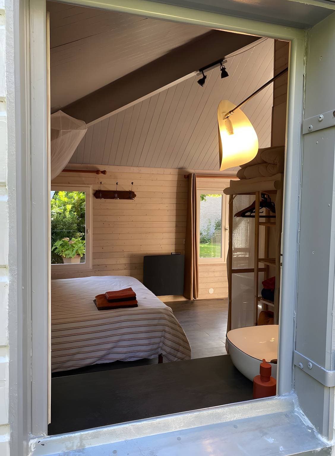 Foto 11 von 19: Gästezimmer 'La Coudraie' mit gemeinsamer Terrasse und gemeinsamem Garten
