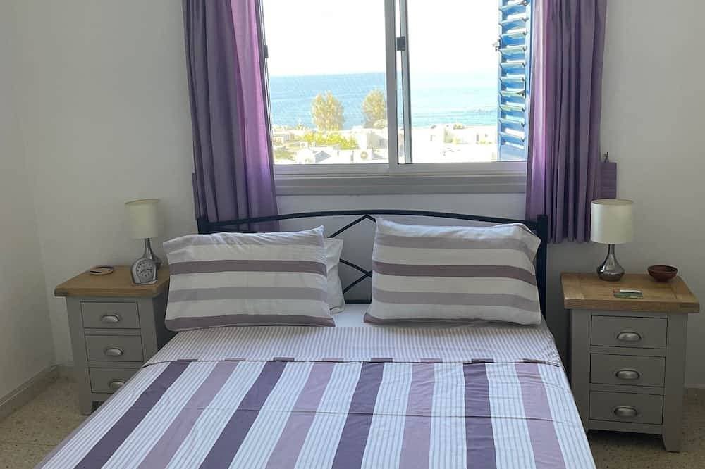 Foto 2 von 24: Perfekt gelegen Stadthaus im Herzen von Coral Bay, Pool und Meerblick