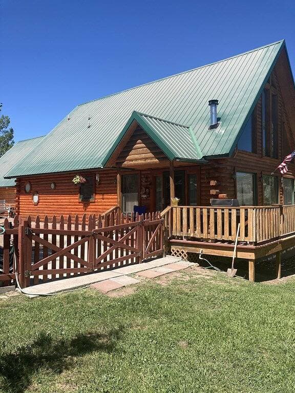 Foto 5 von 36: Gemütliches, ruhiges kleines Stadthaus aus Holz. Mit wunderschönem Bergblick.