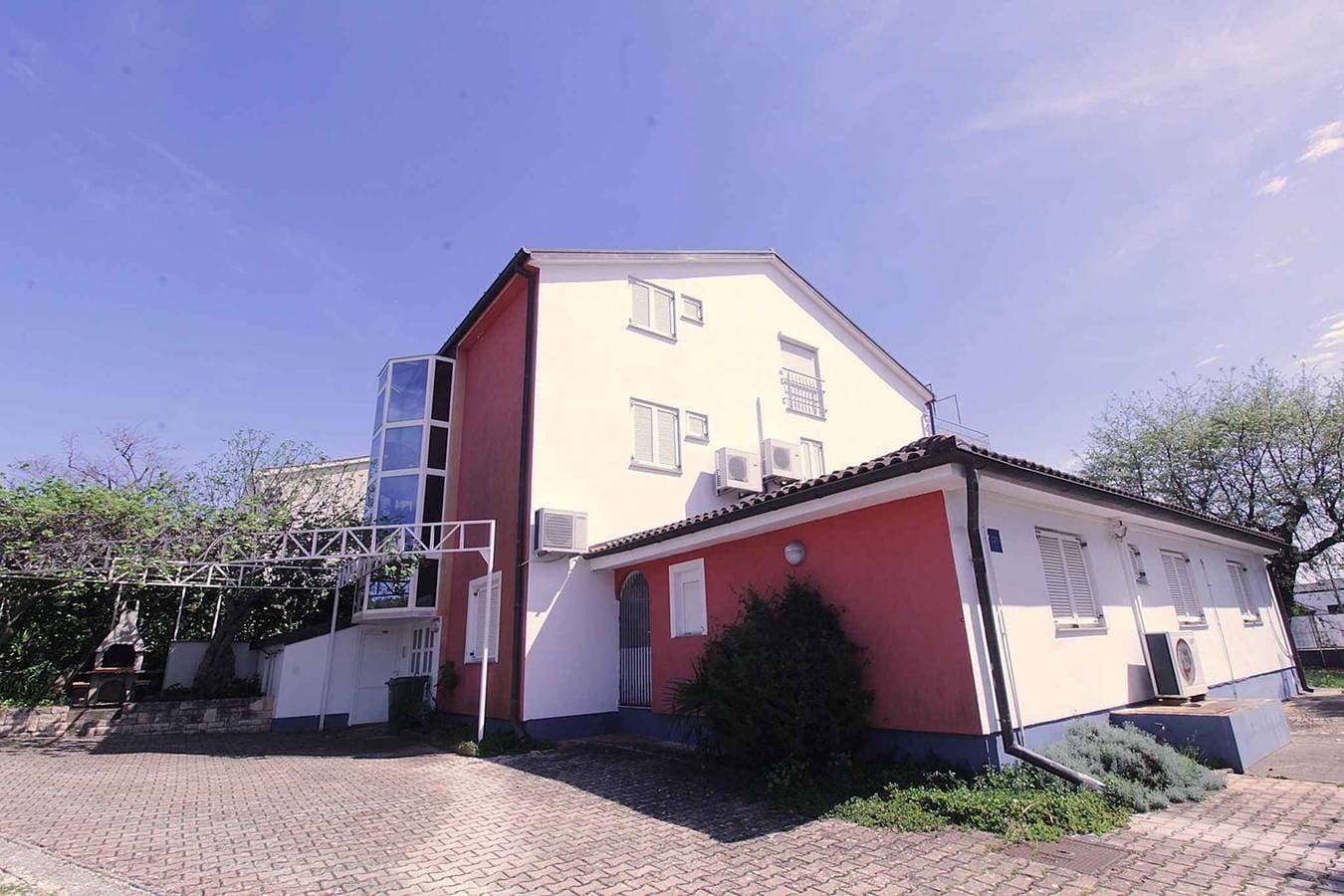 Foto 4 von 15: Ferienwohnung mit Balkon und Meerblick