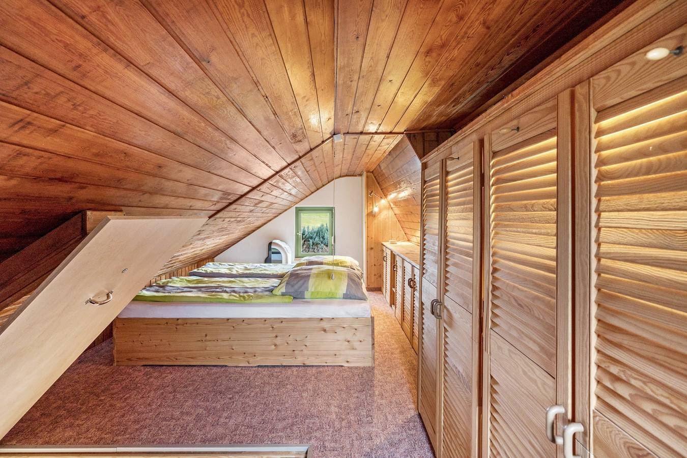 Foto 13 von 23: Kleines Ferienhaus Kirschallee mit Bergblick, privater Terrasse und gemeinsamem Garten
