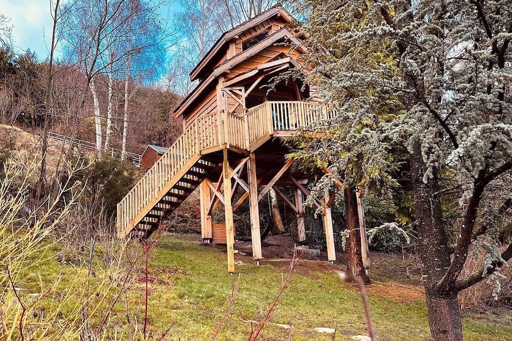 Lac'abane spa' bulleuse: perched cabin & spa at Lac Chambon! 1