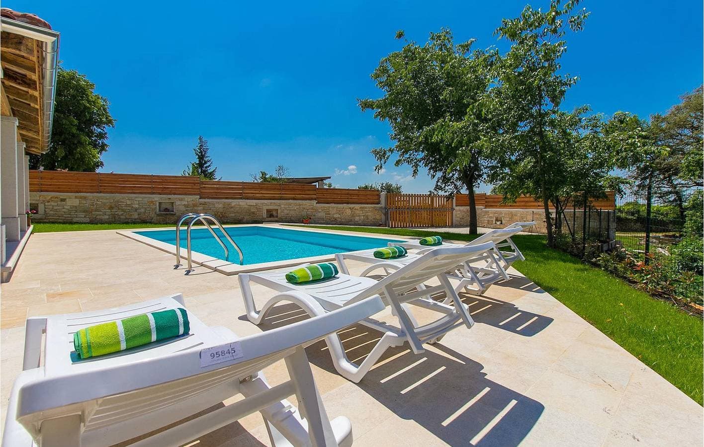 Foto 7 von 36: Gemütliche 100 m² große Wohnung mit Pool, WLAN und Parkplatz in der Nähe der Restaurants in Kringa